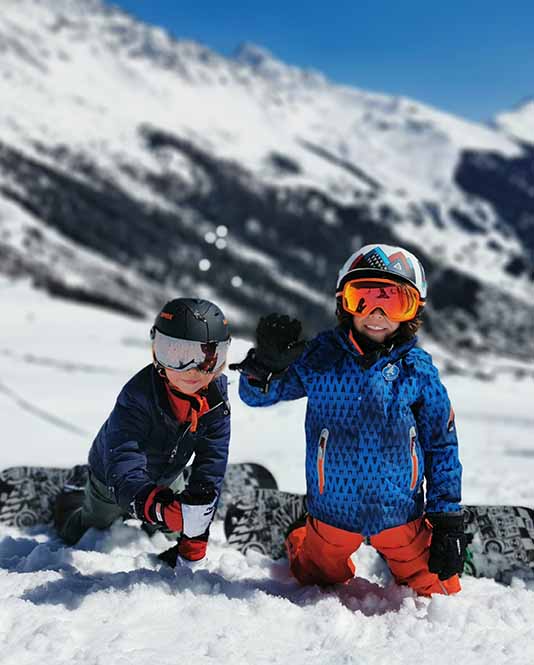 Зимний лагерь Les Elfes - Дети на сноуборде