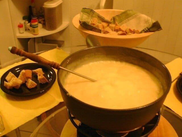 Fondue au fromage engloutie