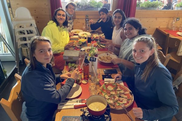 Yaz kampı 2021 - Les Elfes - restoranda öğle yemeği