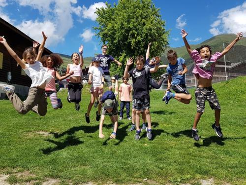 group jump Les Elfes summer camps